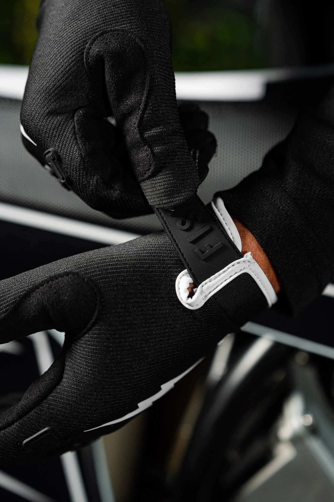 Youth Bolt Gloves - Image 7