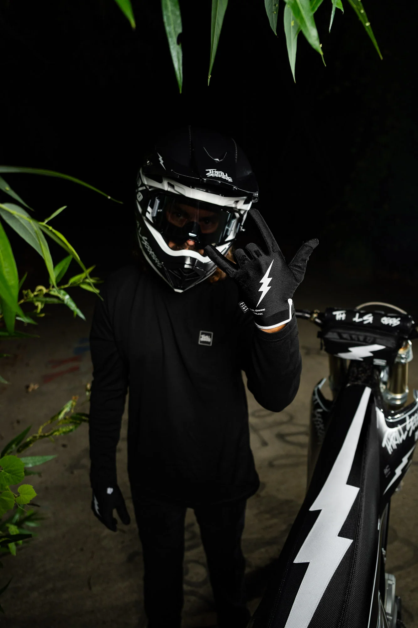 Youth Bolt Gloves - Image 9